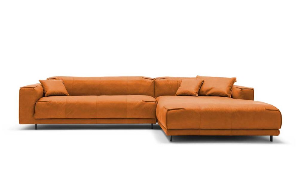 #9009 ockerbraun Leder leicht pigmentiert - freistil 136 Sofa mit Longchair rechts