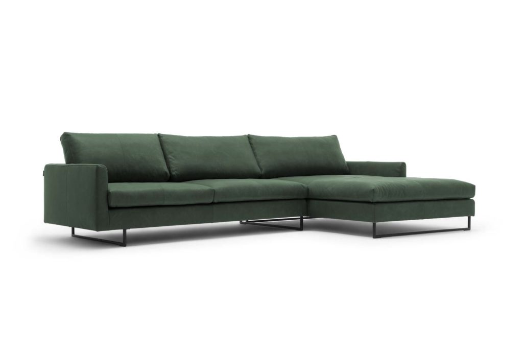 #9229 tannengrün Leder, freistil 134 Sofa mit Lonchair rechts