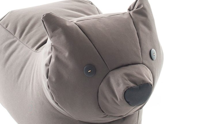 Der knuffige happy zoo Bär BROWNY erobert Kinderherzen im Sturm.