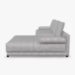 freistil 142 Sofa mit Longchair rechts in der Breite ca. 310 cm aus der seitlichen Perspektive im Stoff-Bezug 6465 platingrau