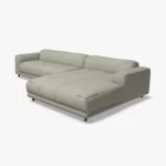 freistil 136 Sofa mit XL-Longchair rechts in der Breite ca. 321 cm aus der seitlichen Perspektive im Leder-Bezug 9040 grauweiss, Semianilinleder leicht pigmentiert