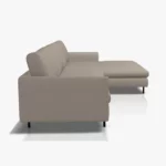 freistil 134 Sofa mit XL-Longchair in der Breite ca. 314 cm aus der seitlichen Perspektive im Stoff-Bezug 6311 graubeige