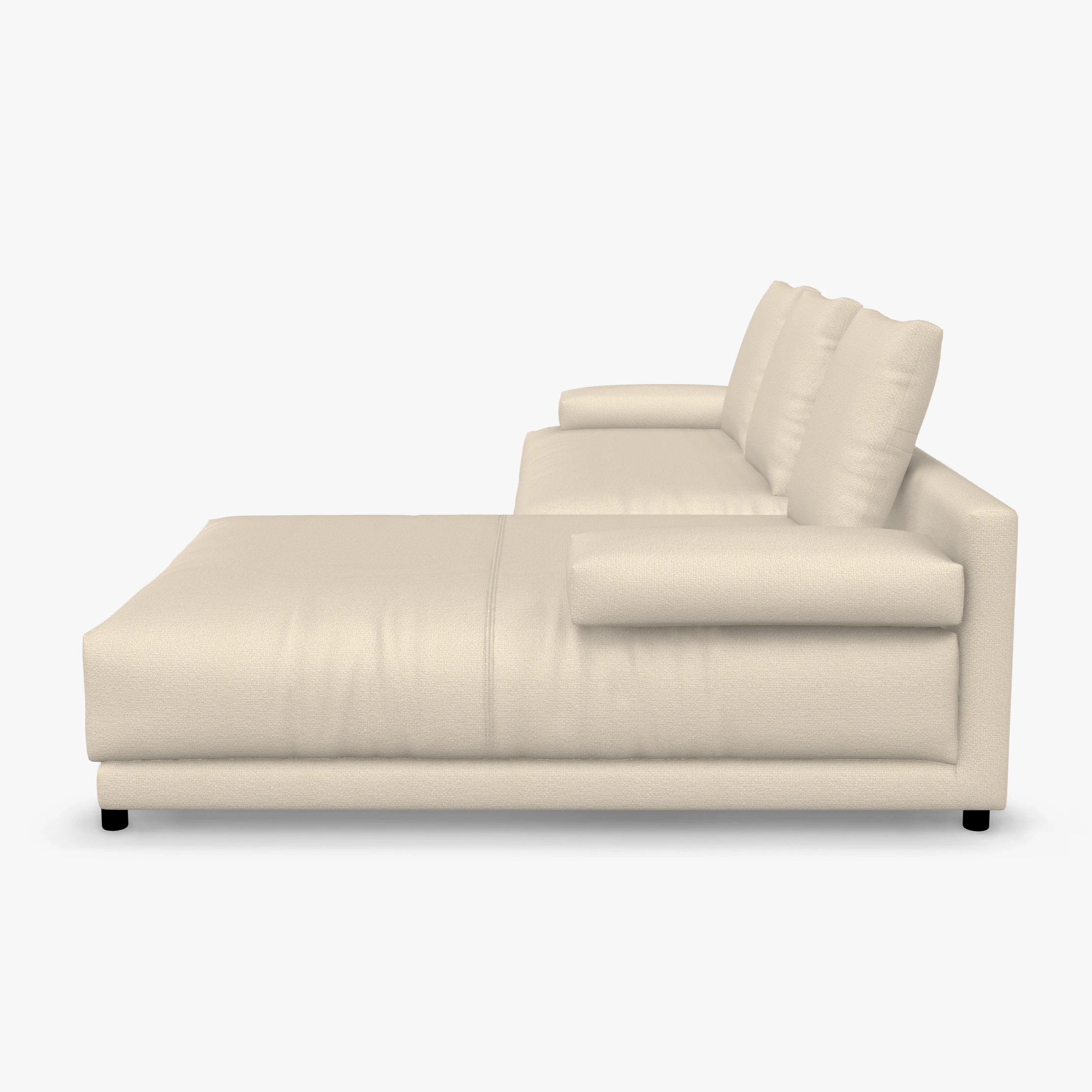 freistil 142 Sofa mit Longchair rechts in der Breite ca. 310 cm aus der seitlichen Perspektive im Stoff-Bezug 6310 hellelfenbein